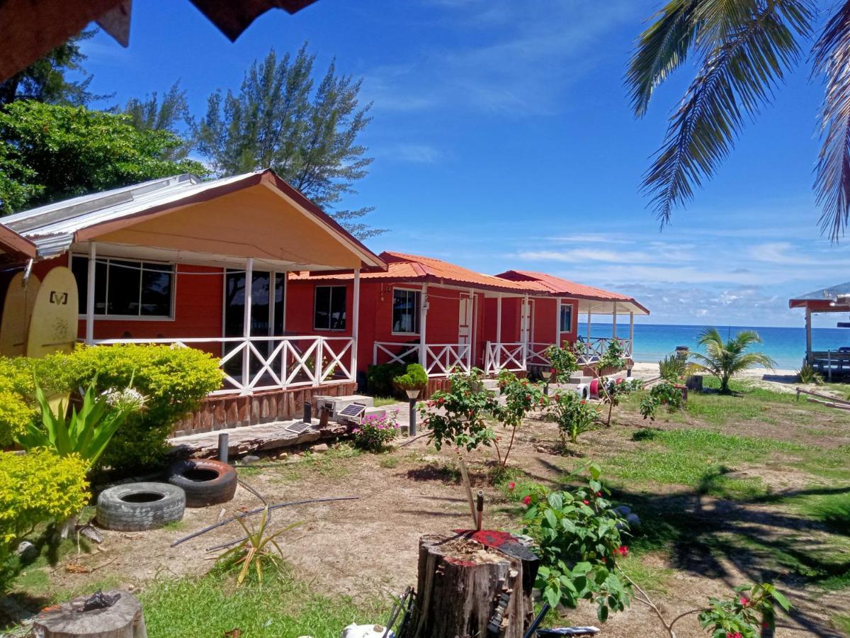 Tumombuvoi Homestay Tiga Papan Exterior foto